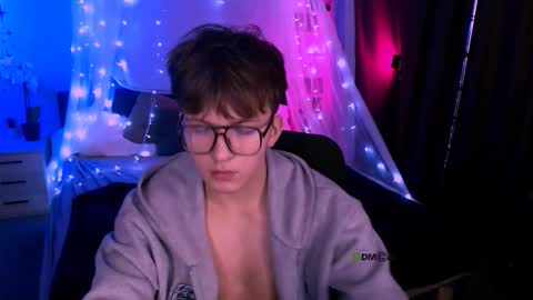 Travis online show from November 2025 08:20:01 PM