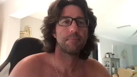 Snapshot of traviskenn chatting on May 2026 11:40:01 AM TravisKenn online show from May 2026 11:40:01 AM