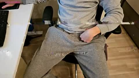 tree1989 online show from March 2026 06:44:01 PM