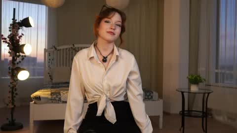 Snapshot of treenabatey chatting on April 2026 03:06:01 PM Hello im Rose 3 online show from April 2026 03:06:01 PM