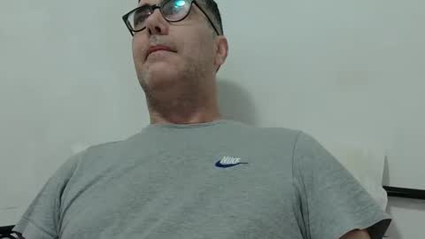 Snapshot of trevido4u chatting on October 2025 02:42:01 AM trevido4u online show from October 2025 02:42:01 AM