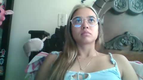 triana_bell online show from December 2024 05:01:02 PM
