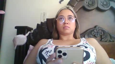 triana_bell online show from February 2025 07:32:02 PM