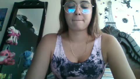 triana_bell online show from October 2025 01:53:02 PM