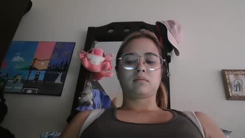 triana_bell online show from February 2026 06:04:01 PM