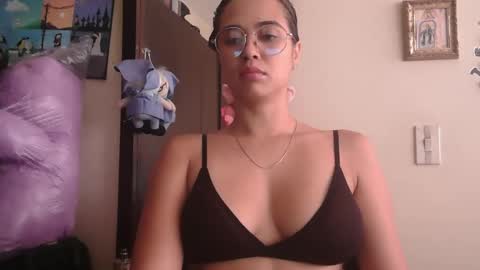 Snapshot of triana_bell chatting on April 2026 05:40:01 PM triana_bell online show from April 2026 05:40:01 PM