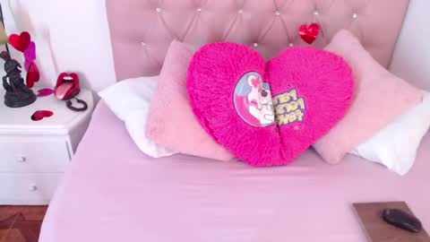 triana_crimson online show from February 2025 09:14:01 PM