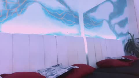 triana_crimson online show from September 2025 09:51:01 PM