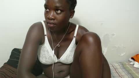 Tracy online show from November 2025 07:01:02 PM