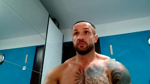 Snapshot of tridentmuscles chatting on October 2025 10:42:01 PM tridentmuscles online show from October 2025 10:42:01 PM