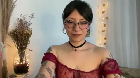 Snapshot of trinitysecrets chatting on December 2025 06:47:01 PM trinitysecrets online show from December 2025 06:47:01 PM