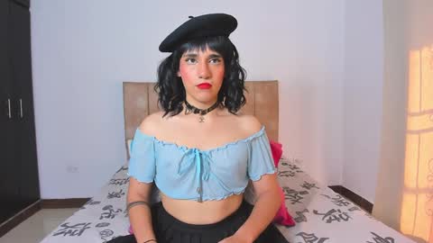 Triny online show from September 2025 12:59:02 PM