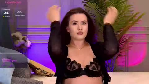 Snapshot of trisha_winslet chatting on February 2025 09:14:02 AM trisha_winslet online show from February 2025 09:14:02 AM