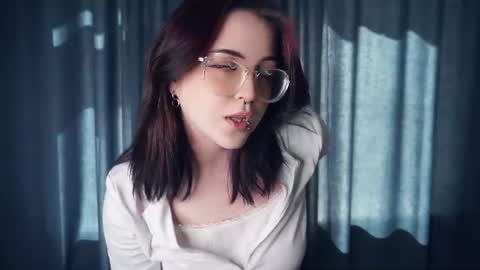 Snapshot of trishmorreau chatting on August 2026 09:33:01 AM trishmorreau online show from August 2026 09:33:01 AM