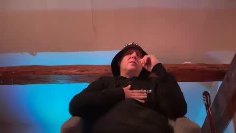 Snapshot of tritonspace chatting on September 2025 04:05:01 AM Triton online show from September 2025 04:05:01 AM