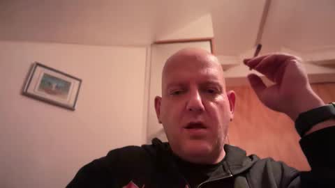 Snapshot of tritonspace chatting on October 2025 01:02:02 AM Triton online show from October 2025 01:02:02 AM