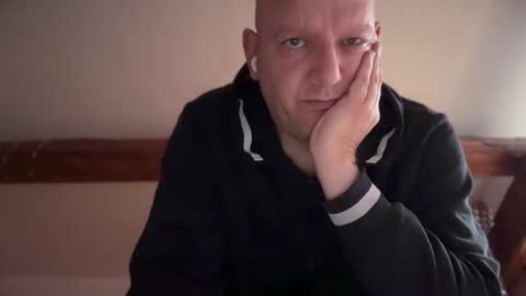 Snapshot of tritonspace chatting on October 2025 01:34:01 PM Triton online show from October 2025 01:34:01 PM