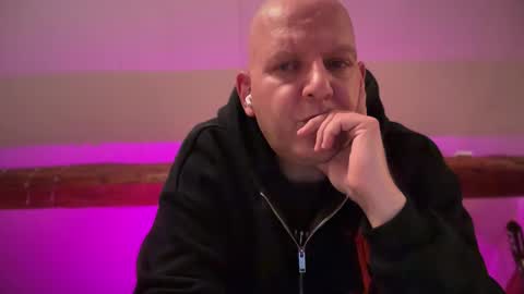 Snapshot of tritonspace chatting on October 2025 02:56:01 AM Triton online show from October 2025 02:56:01 AM