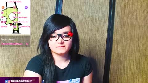 trixiedoescamcam online show from September 2025 10:00:02 PM