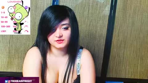 trixiedoescamcam online show from September 2025 06:02:01 PM