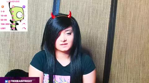 trixiedoescamcam online show from October 2025 10:08:02 PM