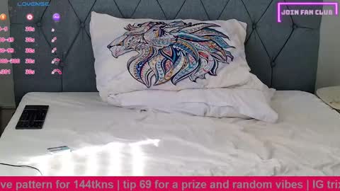 Snapshot of trixietickles chatting on December 2024 04:09:02 AM trixietickles online show from December 2024 04:09:02 AM