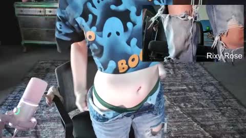 Snapshot of trixyrose chatting on October 2025 03:47:02 PM RixyRose online show from October 2025 03:47:02 PM