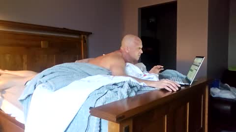 trojanswingers online show from December 2025 06:12:01 PM