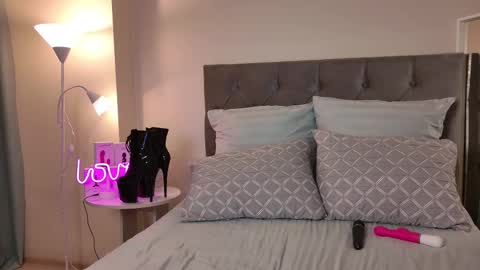 Alexandra online show from February 2025 04:12:01 AM