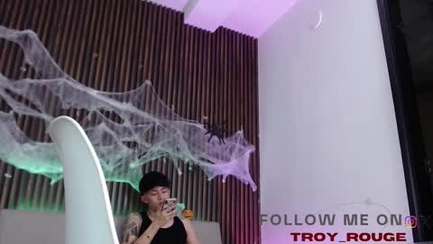 Troy online show from October 2025 08:05:01 PM