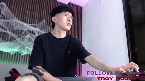 Troy online show from October 2025 07:19:02 PM