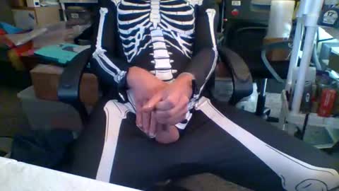 Snapshot of truk1976 chatting on October 2025 03:35:02 PM truk1976 online show from October 2025 03:35:02 PM