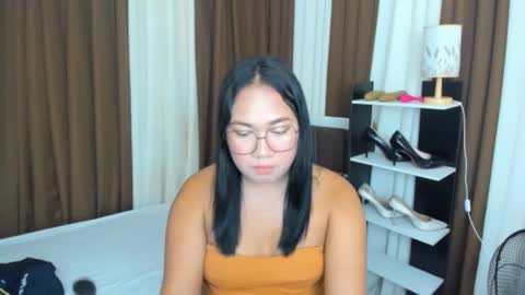 Karen Oquio online show from September 2025 06:35:02 AM