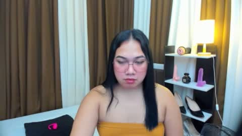 Karen Oquio online show from October 2025 09:14:02 PM