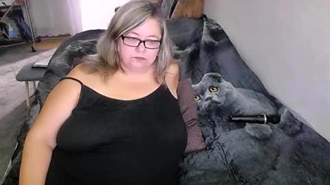 Lana online show from September 2025 12:11:01 AM