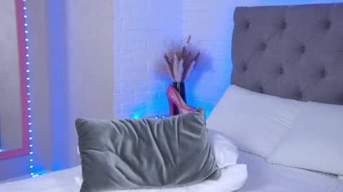 Snapshot of tweety_pie_ chatting on January 2025 05:10:01 AM Hallie online show from January 2025 05:10:01 AM