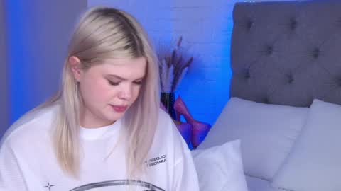 Snapshot of tweety_pie_ chatting on January 2025 08:23:02 AM Hallie online show from January 2025 08:23:02 AM