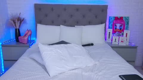 Snapshot of tweety_pie_ chatting on February 2025 01:54:02 AM Hallie online show from February 2025 01:54:02 AM