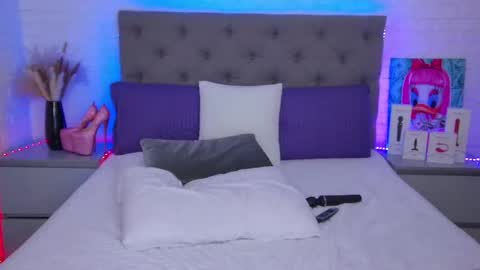 Snapshot of tweety_pie_ chatting on February 2025 04:38:02 AM Hallie online show from February 2025 04:38:02 AM