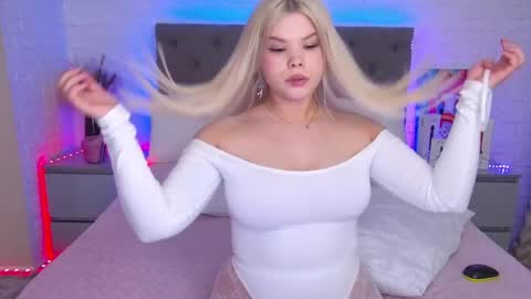 Snapshot of tweety_pie_ chatting on March 2025 05:03:02 AM Hallie online show from March 2025 05:03:02 AM