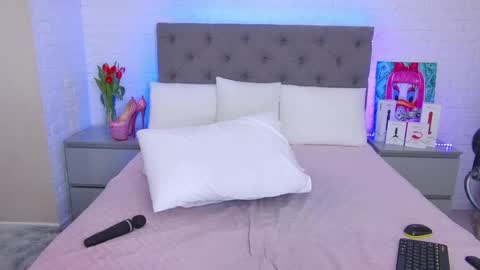 Snapshot of tweety_pie_ chatting on March 2025 07:41:01 AM Hallie online show from March 2025 07:41:01 AM