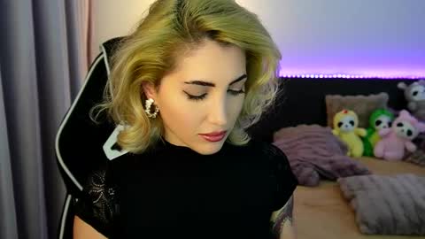 MayCarrey online show from December 2025 09:32:02 PM