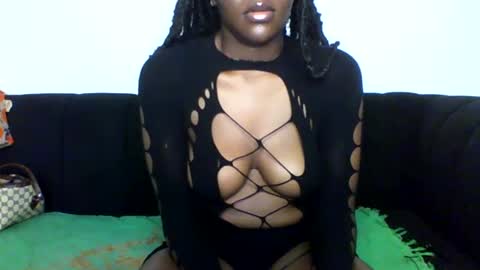 Snapshot of twerking_cheek_1 chatting on January 2025 02:08:01 AM Alma online show from January 2025 02:08:01 AM