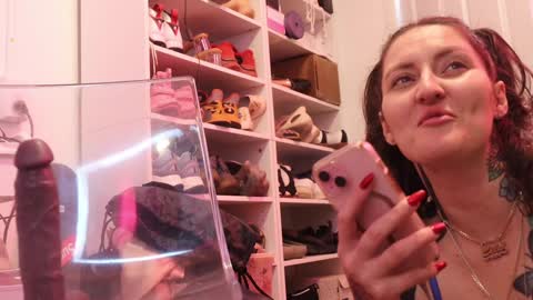 Elle online show from December 2024 04:36:02 AM