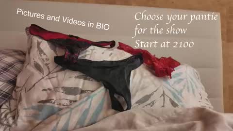 Snapshot of twinflamedesire chatting on October 2025 06:12:01 PM TwinFlameDesire online show from October 2025 06:12:01 PM