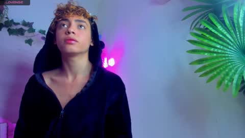 Snapshot of twinkk_guyy chatting on November 2025 02:11:02 AM twinkk_guyy online show from November 2025 02:11:02 AM