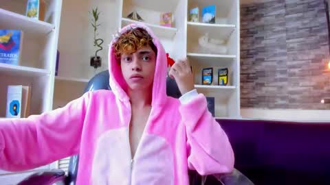 Snapshot of twinkk_guyy chatting on November 2025 08:08:02 PM twinkk_guyy online show from November 2025 08:08:02 PM