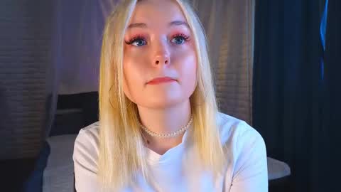 Snapshot of twinklefluff chatting on March 2025 04:24:02 AM twinklefluff online show from March 2025 04:24:02 AM