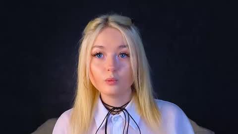 Snapshot of twinklefluff chatting on March 2025 04:38:02 AM twinklefluff online show from March 2025 04:38:02 AM