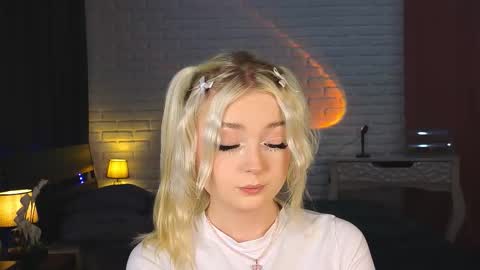 Snapshot of twinklefluff chatting on September 2025 02:06:02 PM twinklefluff online show from September 2025 02:06:02 PM